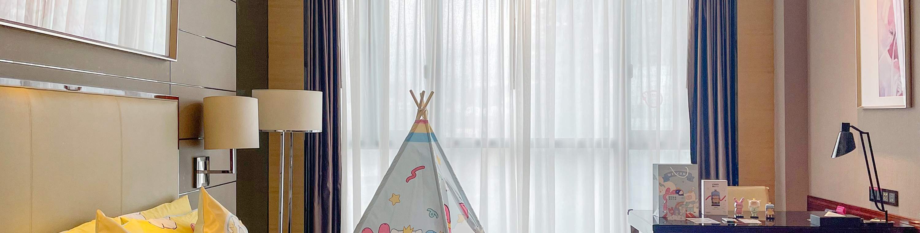 Camera genitore-figlio a tema familiare Crown